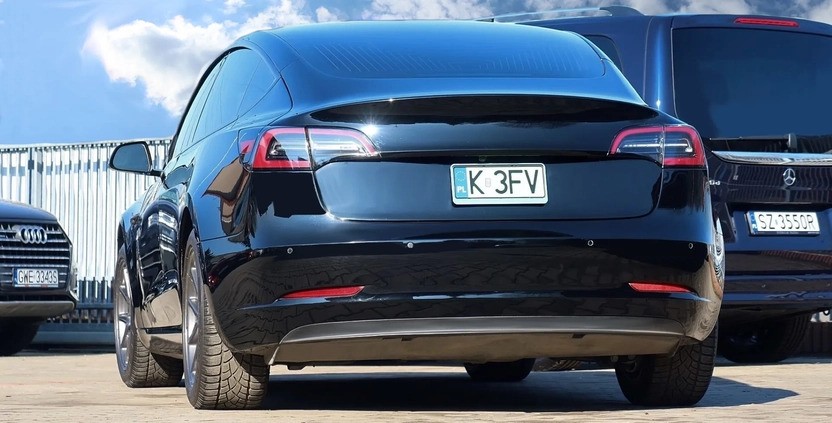 Tesla Model 3 cena 122000 przebieg: 30000, rok produkcji 2019 z Wieleń małe 704